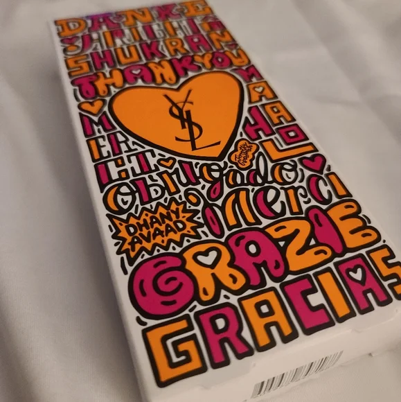 Yves Saint Laurent - Picture 2 of 10